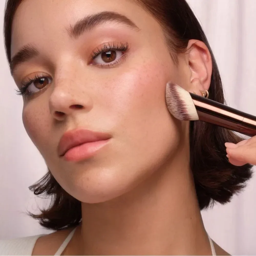 Hourglass AMBIENT SOFT GLOW FOUNDATION BRUSH